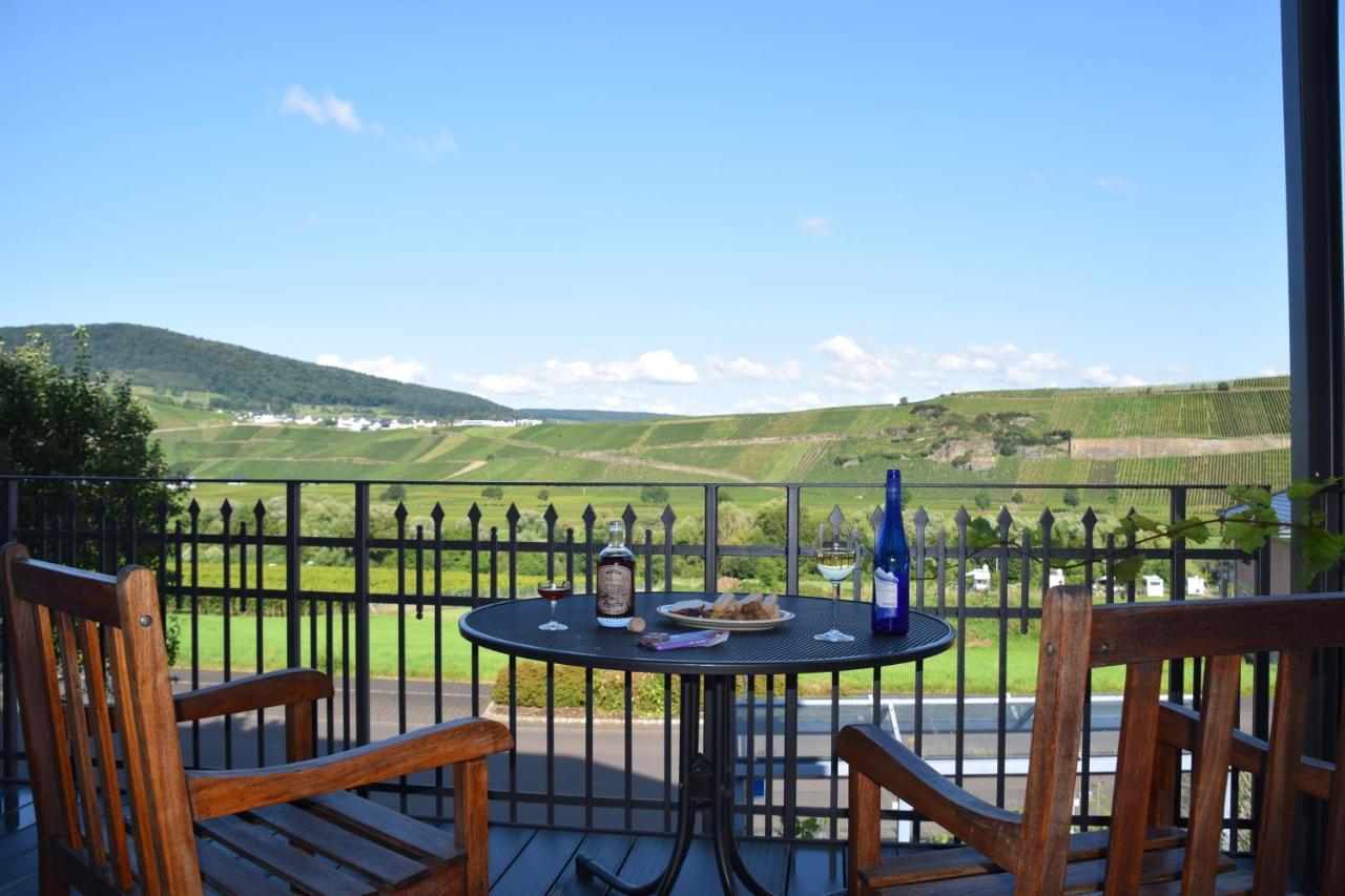 The Old Gemeinde House By The Mosel River Brauneberg Exterior foto